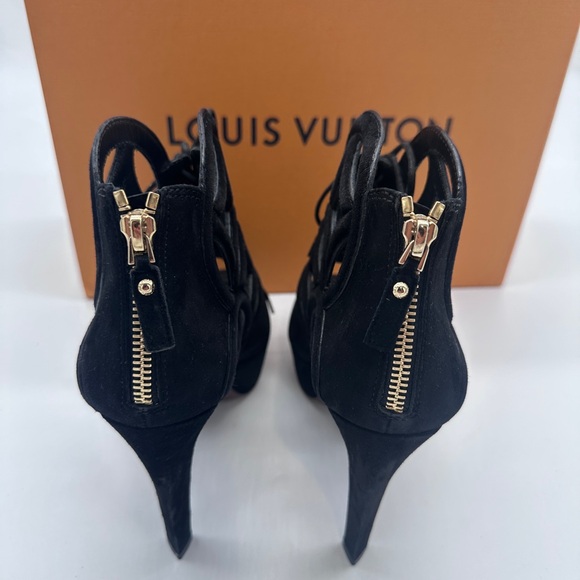 Louis Vuitton Suade Pumps Heels Black Size 38 LV 8 US 100% Authentic! - Picture 3 of 7